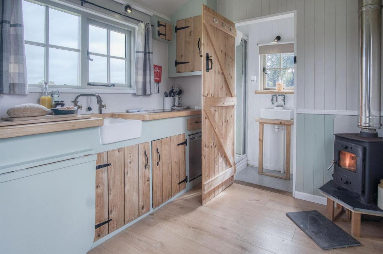 Haven View - 1 Bedroom Shepherds Hut - St Ishmaels Saint Ishmaels  Eksteriør billede