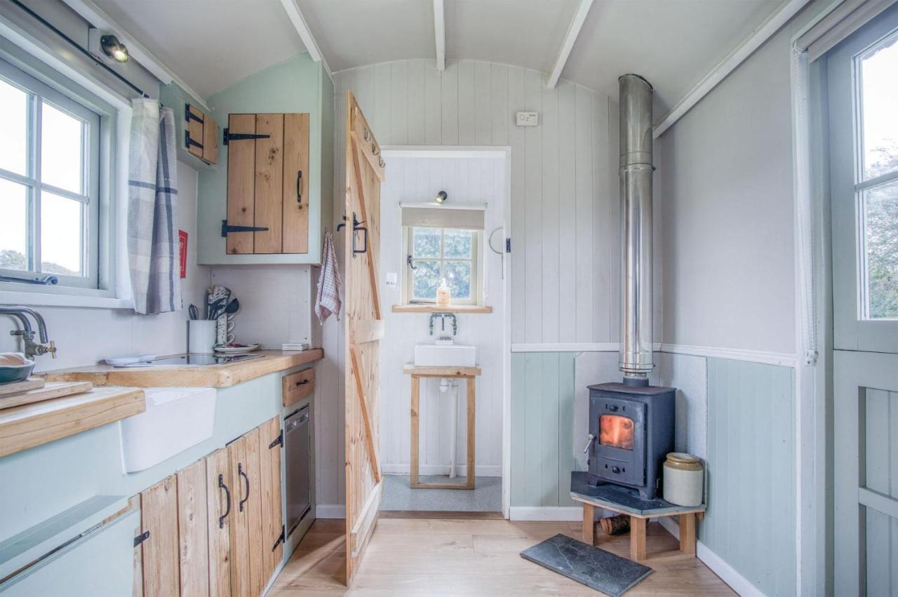 Haven View - 1 Bedroom Shepherds Hut - St Ishmaels Saint Ishmaels  Eksteriør billede