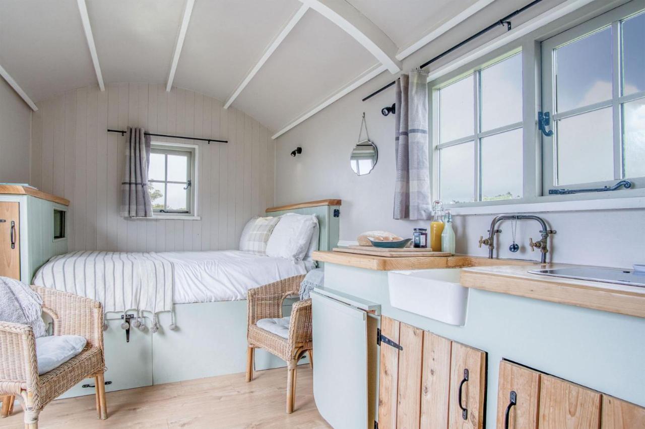 Haven View - 1 Bedroom Shepherds Hut - St Ishmaels Saint Ishmaels  Eksteriør billede